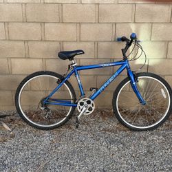 Trek 800 Sport 21-Speed Mountain Bike with 26” wheels 