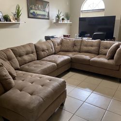 Sectional Brown fabric couch 