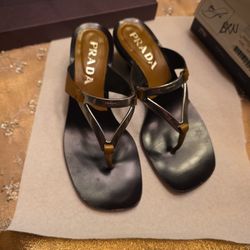 Prada Vero Cuoio Triangle Metal Front Heels Vintage Size 37