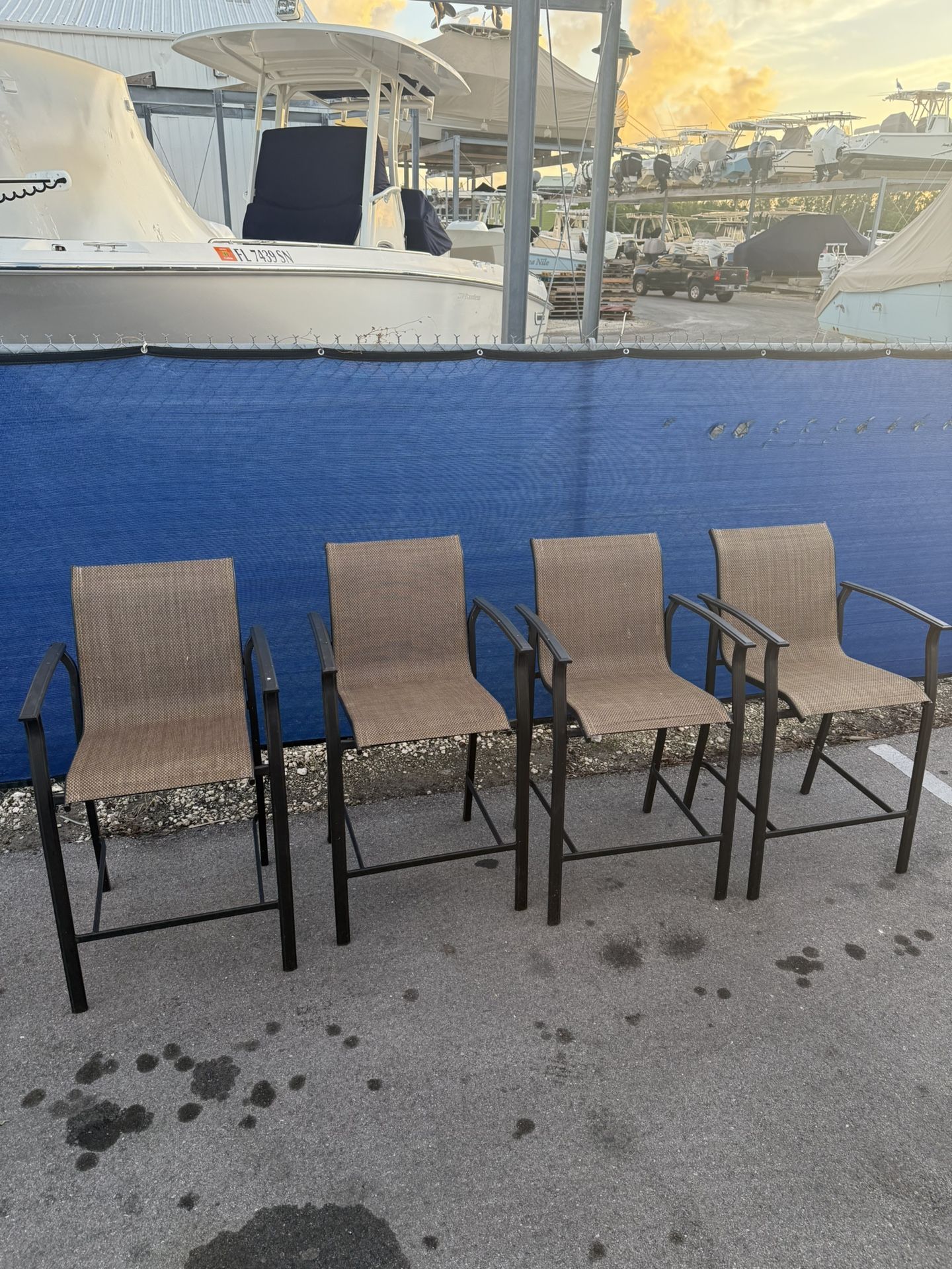 4 Patio high chairs
