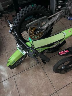 Razor 12v Hyper 12v