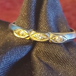 💎 White Rose 18K Gold Diamond Ring – Size 4 – $200 OBO