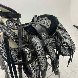 Nueva Montura Charra Con Bordados 