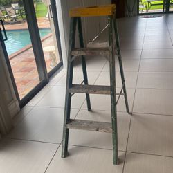 Fiberglass/aluminum Ladder
