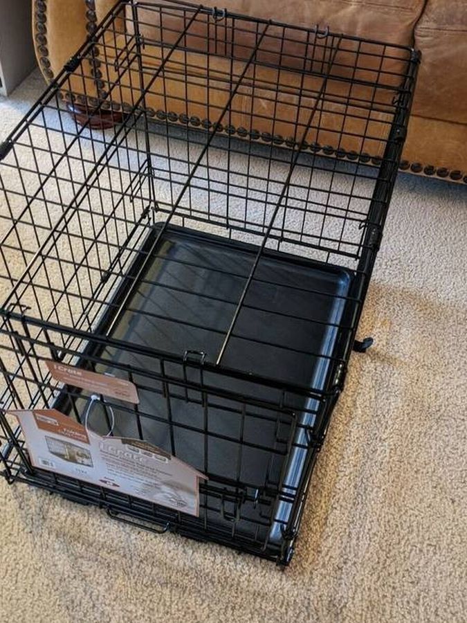 New Small 24'' Dog Crate / Kennel with door - Assembled