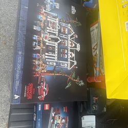 Stranger Things Brand New Set With Bonus Radio Station Set