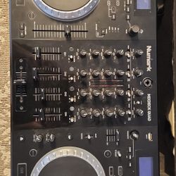 Numark Mixdeck Quad 4-Channel Controller w/ ProX Case