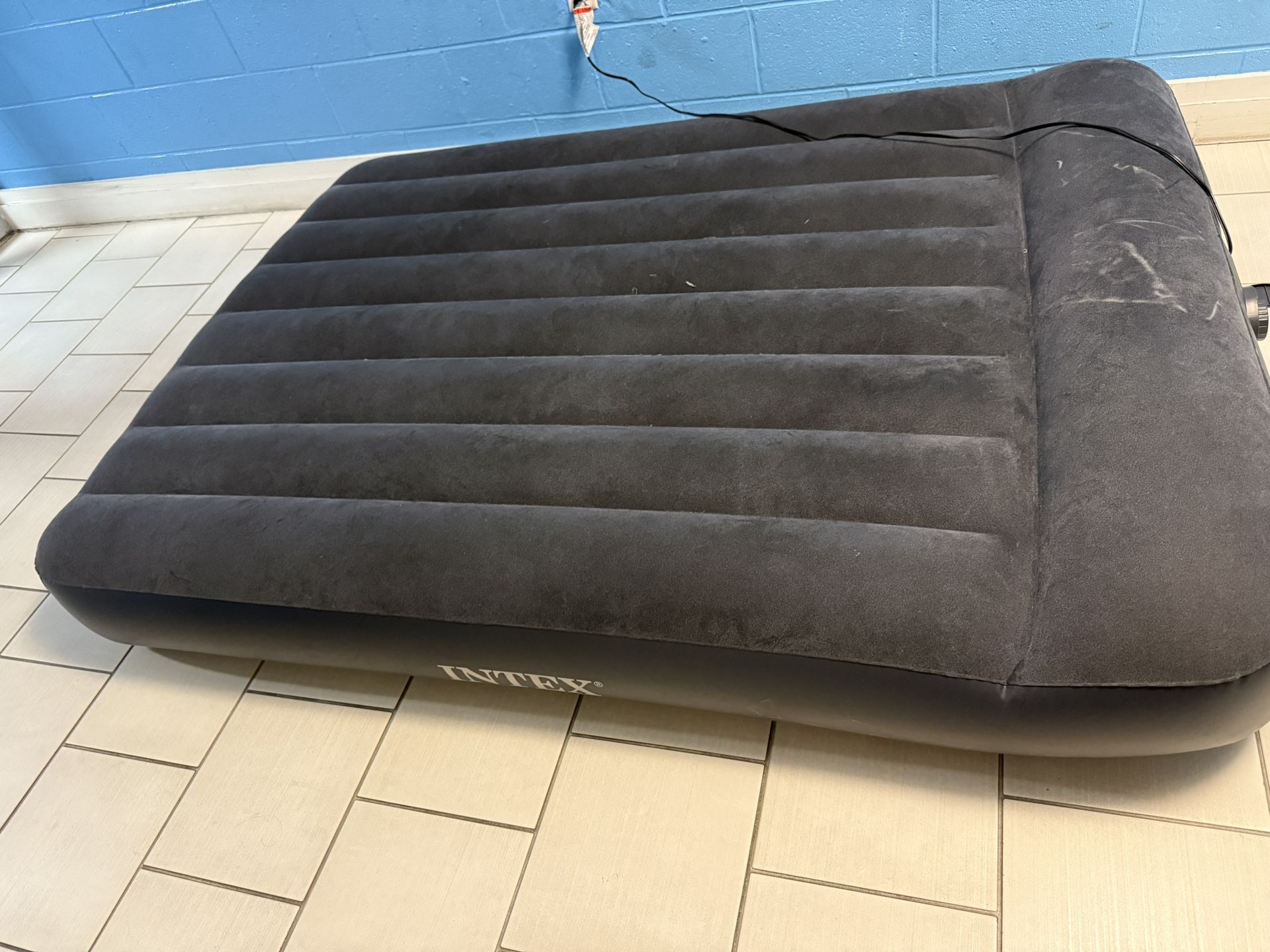 INTEX 64123ED Dura-Beam Plus Pillow Rest Air Mattress: Fiber-Tech Queen Size Built-in Electric Pump