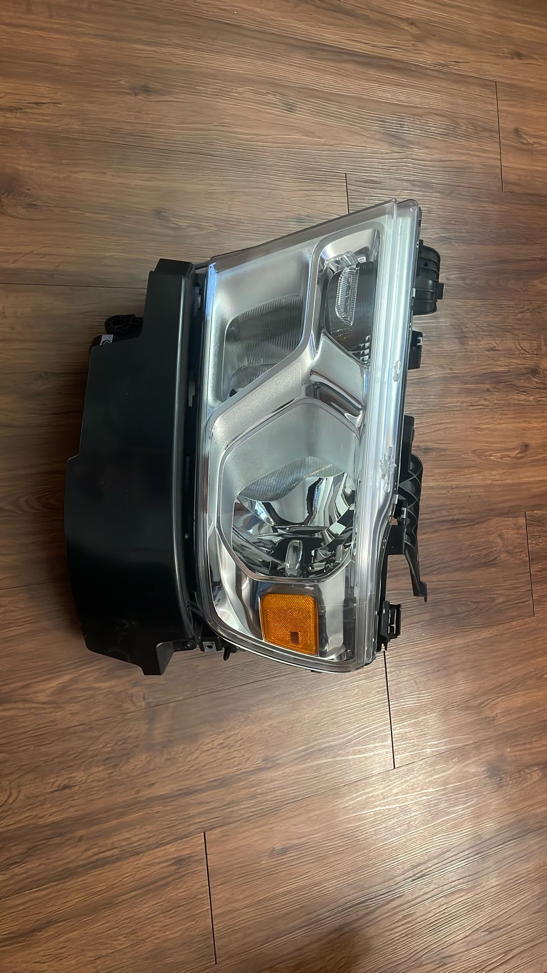 300 Faro para Ram 2019-2022.