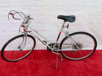 HUFFY Carrera 10 Speed Vintage Road Bicycle / Bike for Sale in Hoffman  Estates, IL - OfferUp