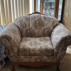 Vintage Floral Accent Chair – Solid Wood Trim $60 or obo