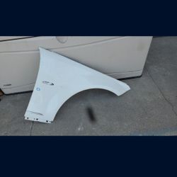 2008 - 2014 MERCEDES BENZ C CLASS
RIGHT FENDER PASSENGER SIDE GENUINE
USED OEM.X4