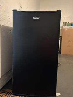 Galanz mini Fridge