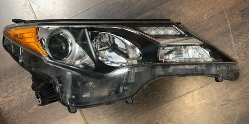 USED REF#0882 || 2013-2015 TOYOTA RAV4 || PASSENGER SIDE HEAD LIGHT