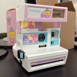 Hello Kitty Polaroid 600