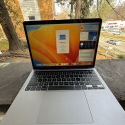 MacBook 13inch 2020 