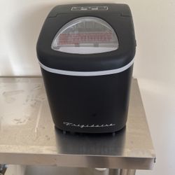 Ice maker 