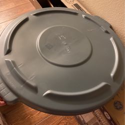 Ten 44Gallon Brute Trash Can Lids