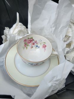 Floral tea and serving set