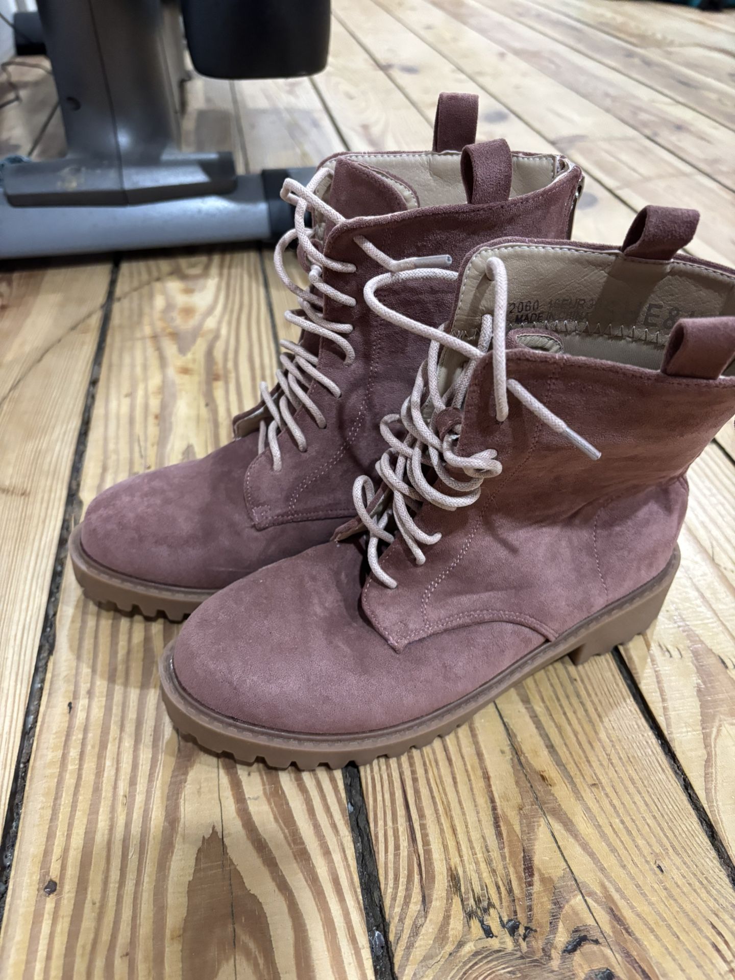 Women’s Suede Combat Boots Size 6