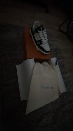 Trainers size 8