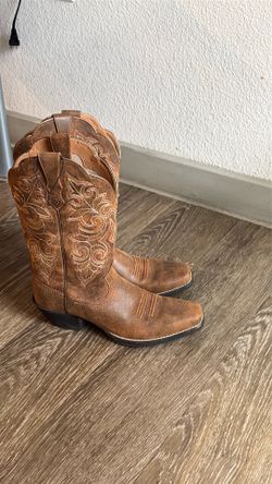 Ariat women boot size 8