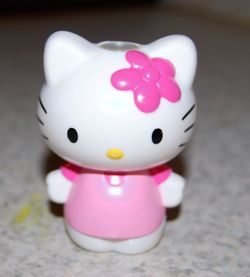HELLO KITTY KEYCHAIN FLASH LIGHT NEEDS BATTERY