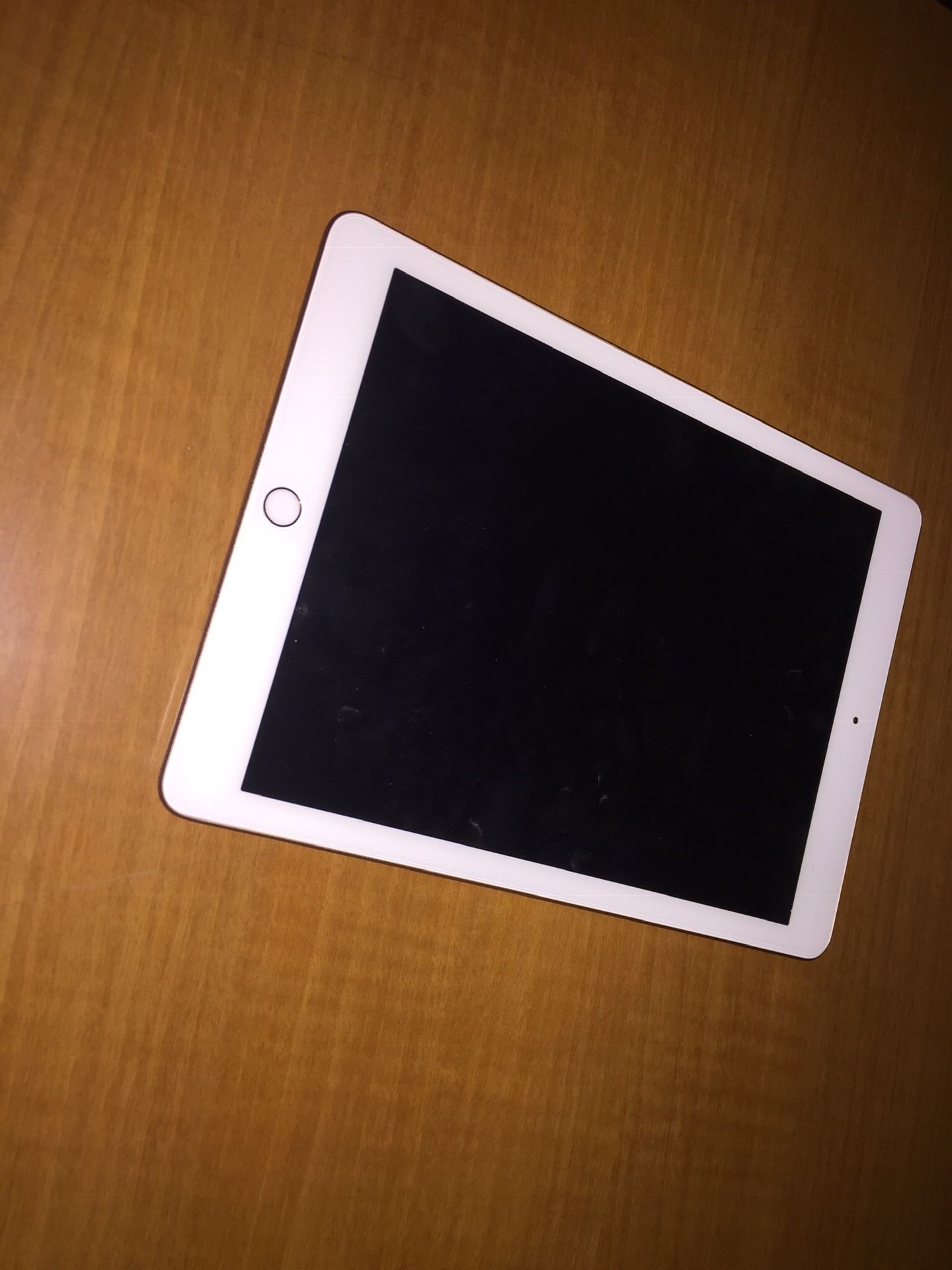 Almost new IPad 6th Gen WiFi 32Gb