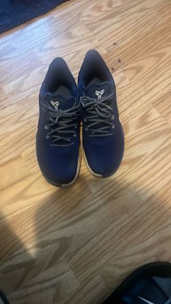 Nike Kobe Low-Top Basketball Sneakers