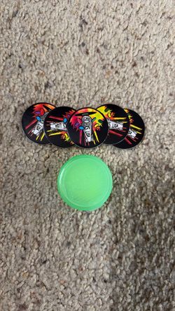Vintage 1994 Rohks USA Milk Caps Pogs Lot & MATCHING Neon Green Case - Upper Stahk