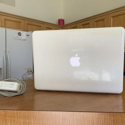 Apple MacBook Laptop 