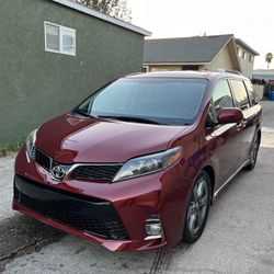 Toyota Sienna Se 2017