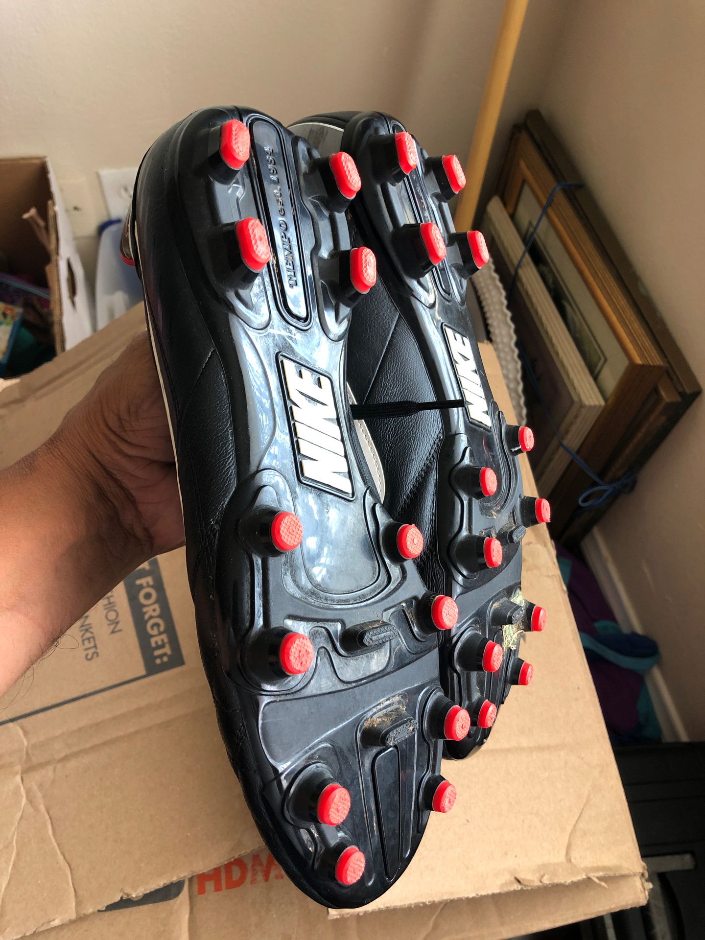 Soccer shoes
