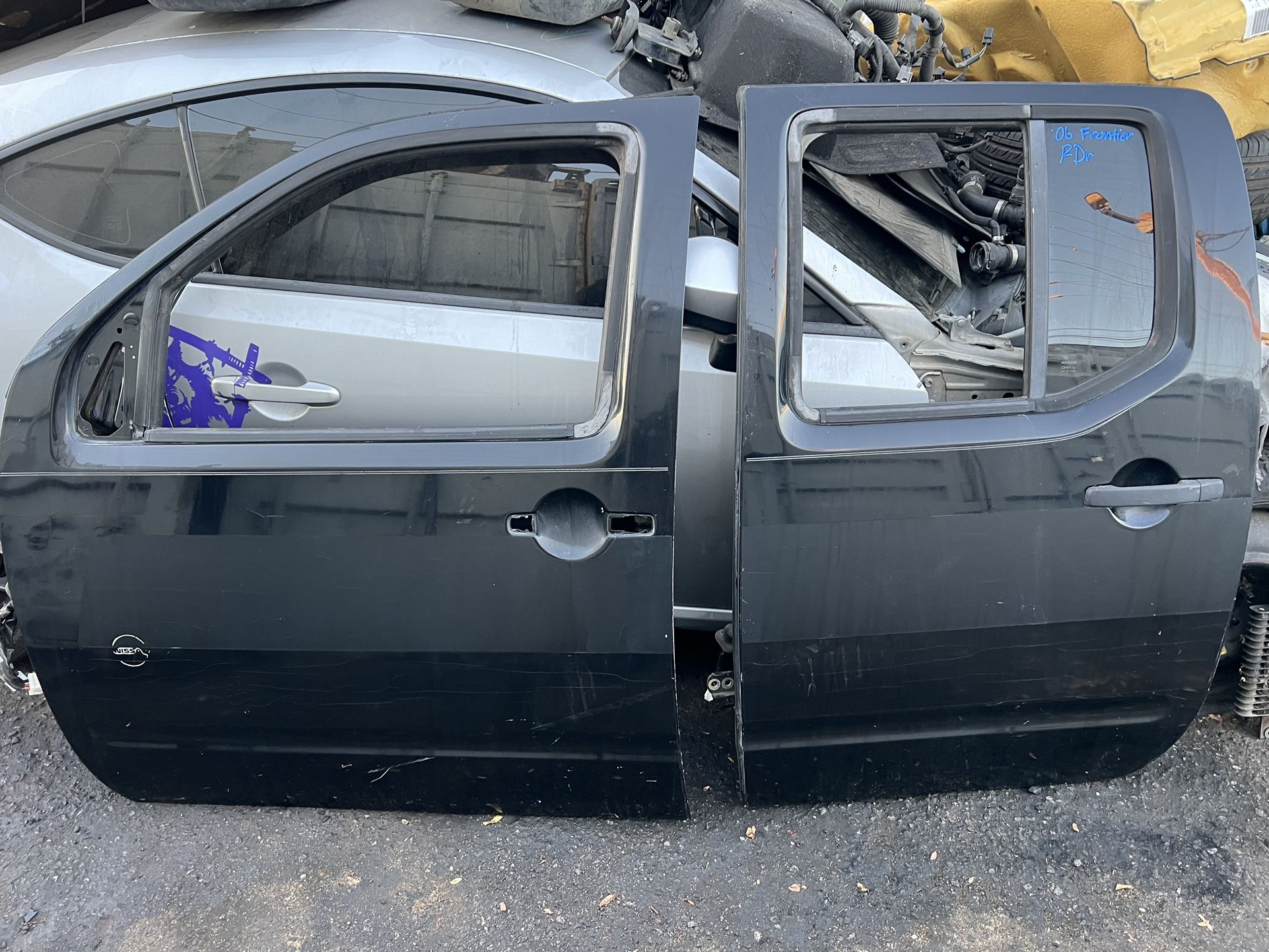 Nissan Frontier Door 05-11