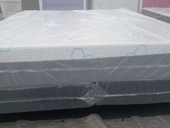 Brand new King size memory foam mattress and box spring free delivery depends on location