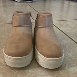 KIDS BOOTS SIZE 2