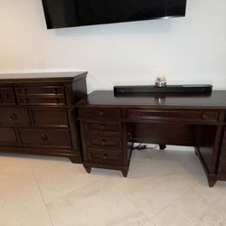 Desk/Dresser/Night Stands Set