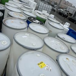 55 Gallons Plastic.  Barrels W / Removable Lids 