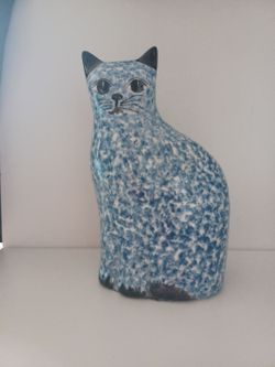 NS GUSTIN CO. Spattered Brush Ceramic Cat Figural Spongeware Blue White 8” Tall