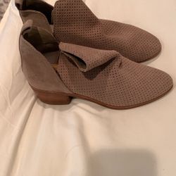 Boots Leather Size 7