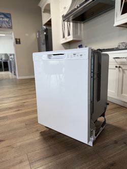 GE  24 Inch Full Console Dishwasher
