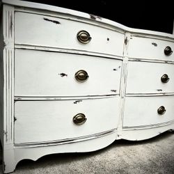 Shabby Chic Dixie Hepplewhite Dresser