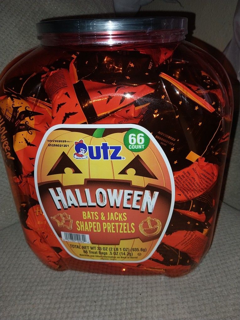 HALLOWEEN SHAPED PRETZELS
