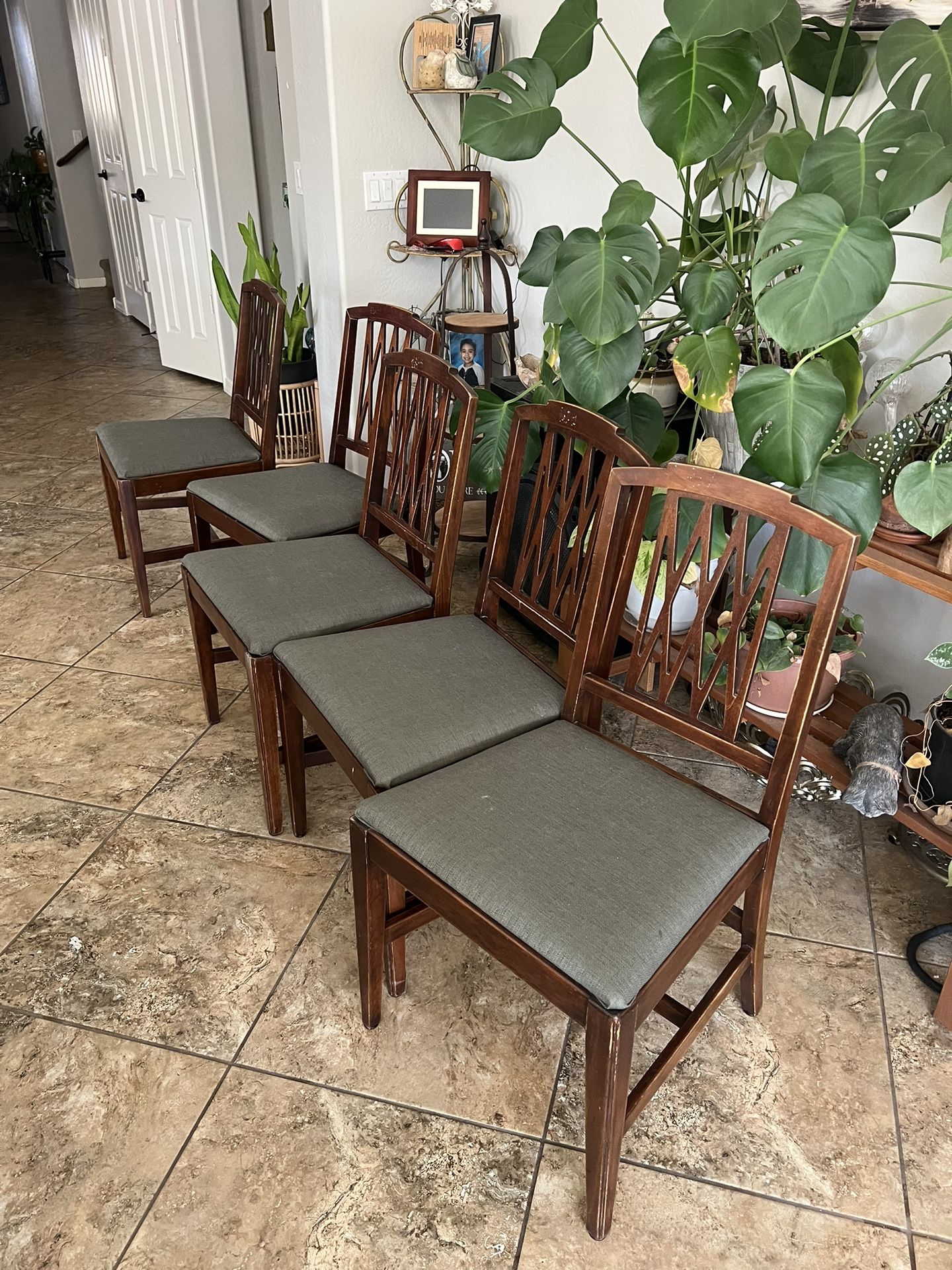 5 Wood Chairs Sturdy Excellent Condition $20 Each