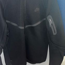 Black Nike Tech  New Generation Size Medium 