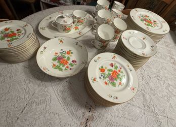 Tiffany and Co. bone China 64 pieces. Pattern Imperial Flowers