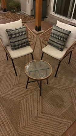 Patio coffee table w 2 chairs