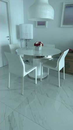 Like New Glass Dining Set in White