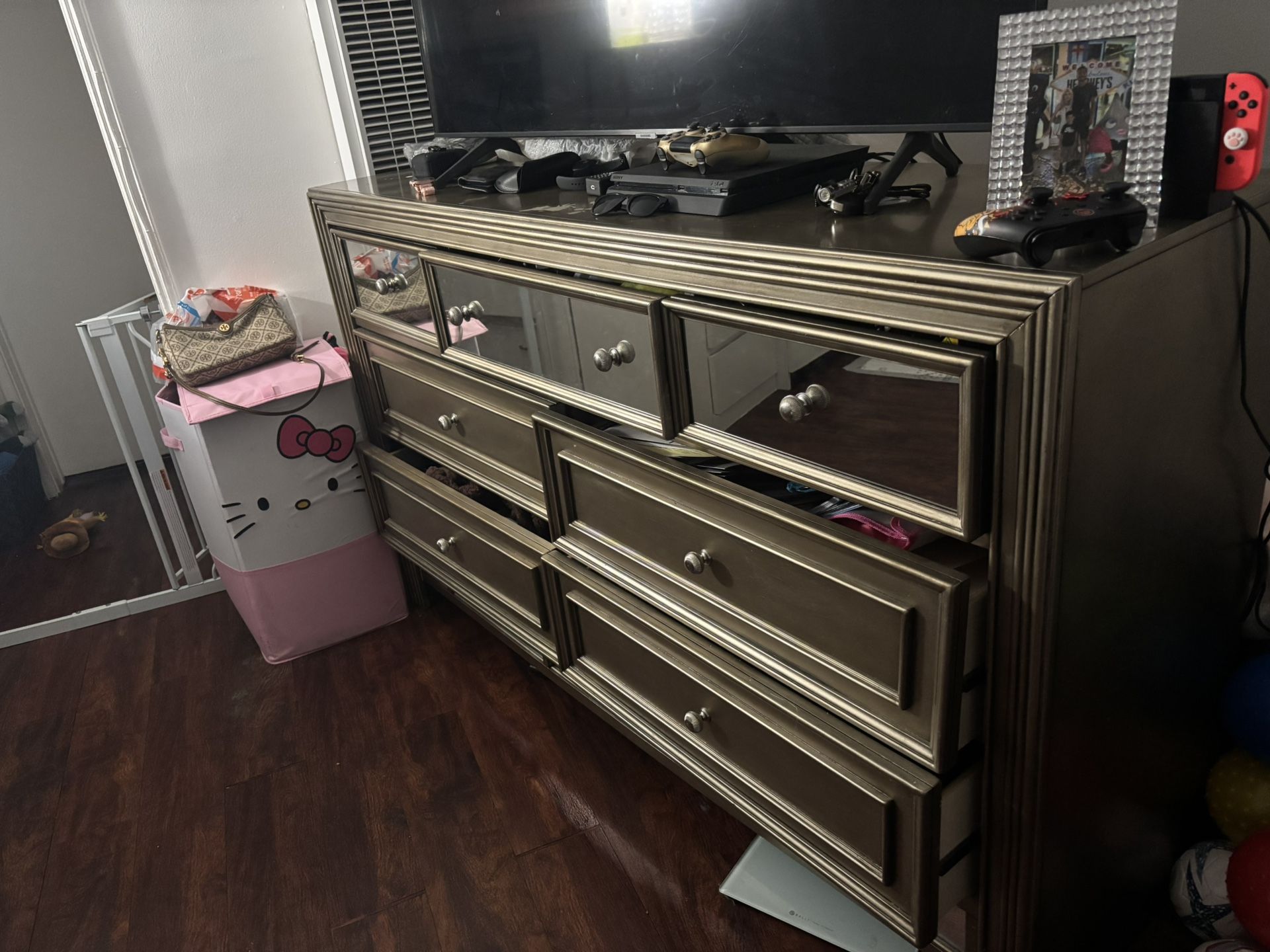 Dresser