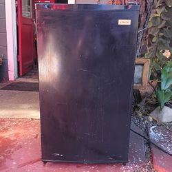 Mini Fridge with Freezer Works Great Needs Touchs 19" W X 21" D X 33" T 